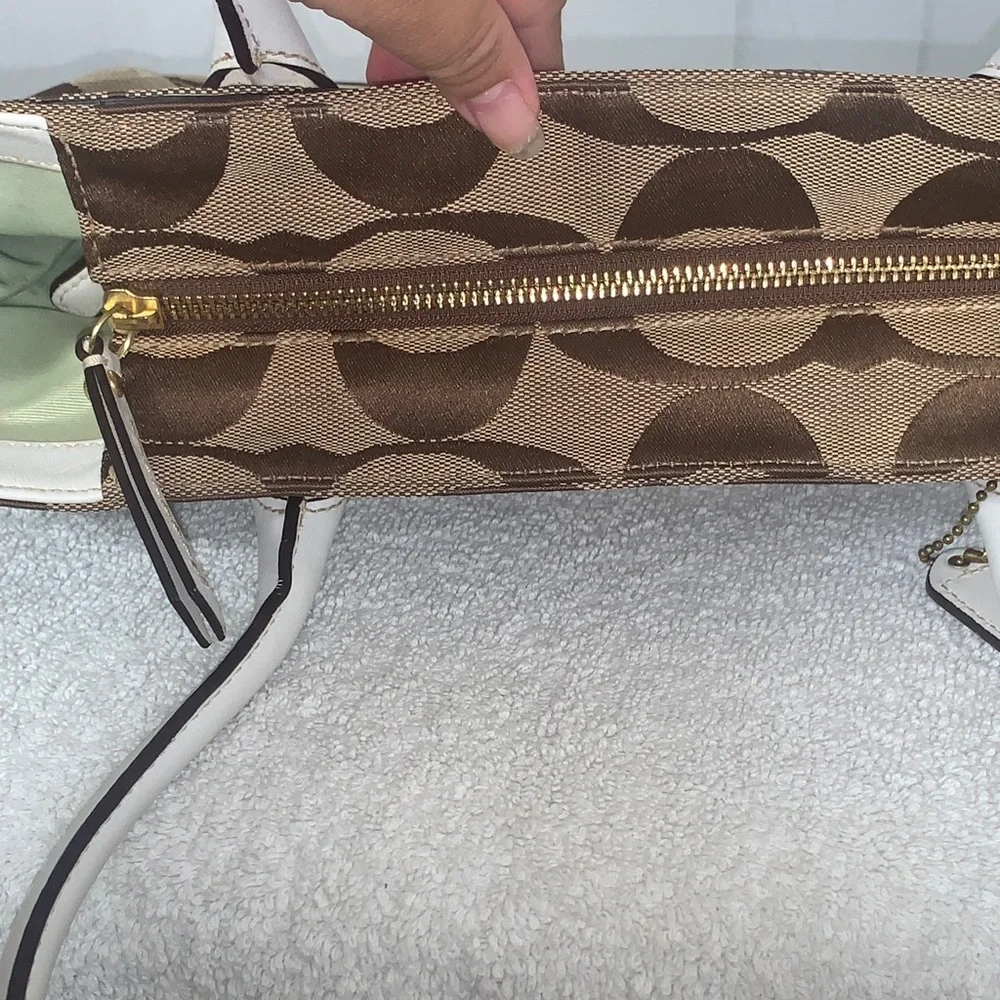 GUC Coach Hampton Madeline Signature Satchel L 14” x H 8” x D 5.5” - Picture 12 of 12